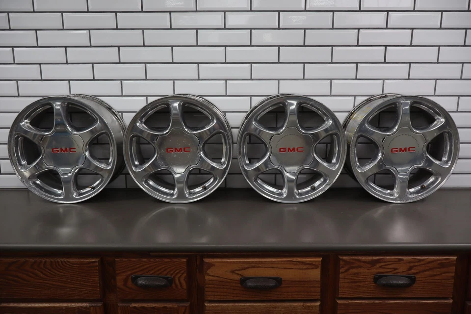 2001 GMC Sierra C3 Set of 4 17x7.5 Fully Polished Wheels *See Photos* - Imagem 1 de 4