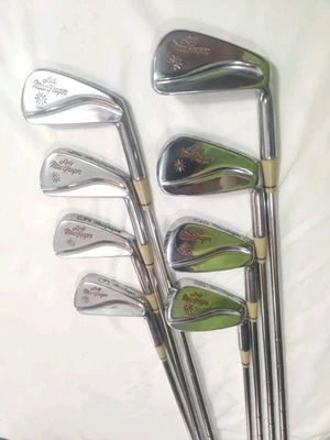 EXCELLENT LADY MACGREGOR IRON SET 3-10 LADY MACGREGOR SHAFTS AND GRIPS - Image 1 of 4