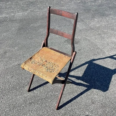 Silla de campamento plegable con asiento de tapiz antiguo, Vogt Bros. Mfg. Renacimiento de la Era de la Guerra Civil Foto 1 de 4