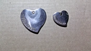 2 ciondoli pendenti Tiffany & Co argento sterling 925 classico targhetta cuore 2 misure - Foto 1 di 3
