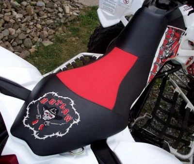 FUNDA ASIENTO POLARIS OUTLAW 500 LOGOTIPO ALAMBRE BARBA SOLO SE ADAPTA A 500 2004 AÑOS ANTERIORES Foto 1 de 4