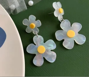 Acrylic daisy earrings - Foto 1 di 7
