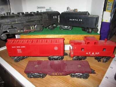 Vintage Marx O Gauge Plastic 1666 Locomotive w/Tender & 3 Cars~Engine Runs - Image 1 of 4