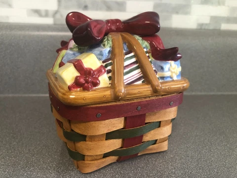 Longaberger Little Gift Box Basket with Ceramic Top and Plastic Liner 2006 Cover