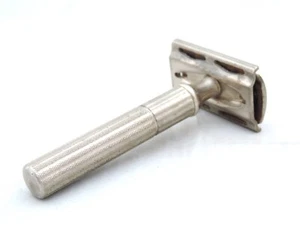 Vintage Package Safety Razor with Gillette Super Blade - Picture 1 of 7