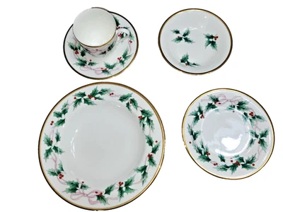 Juego de 20 piezas Mikasa Ribbon Holly Bone China - Japón - Vajilla navideña Foto 1 de 4