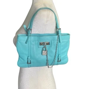 Wilsons Leather Maxima Turquoise with Chain Lock Key Accent Small Purse - Bild 1 von 11