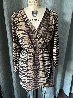 Vestido de mujer Venus cuello en V manga larga estampado animal talla grande Foto 1 de 4