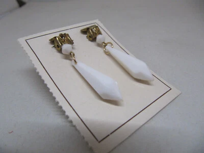 alte facettierte weiße Ohrringe Ohrclips Pampeln Modeschmuck _ Art Deco - Bild 1 von 4