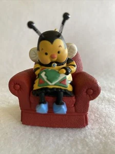 Hallmark Ornament SEW SWEET 1996 Bumble Bee - Imagen 1 de 5