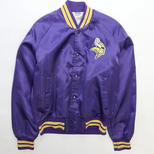 Chaqueta Bomber De Colección Minnesota Vikings Línea Tiza Satén Talla Pequeña NFL - Imagen 1 de 15