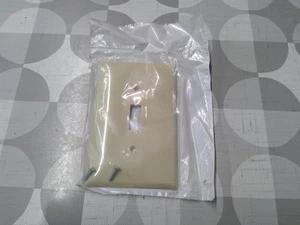 Pass & Seymour Ivory Trademaster Wall Plate Oversize Toggle *FREE SHIPPING* - Picture 1 of 3
