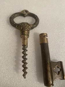 OLD BULGARIAN NICE KEY SHAPE HIDDEN CORKSCREW MASSIVE BRASS WINE BEER OPENER - Picture 1 of 4