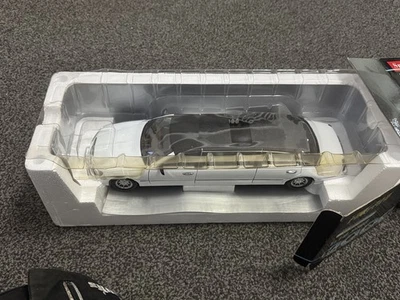 AU376 SUN STAR НОВЫЙ MILLENIUM ИЗДАНИЕ 1/18 ЛИНКОЛЬН ЛИМУЗИН REF 1260 БЕЛЫЙ - Изображение 1 из 4