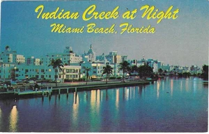 Postal vintage cromada Florida Miami Beach Indian Creek letras amarillas nocturnas - Imagen 1 de 2