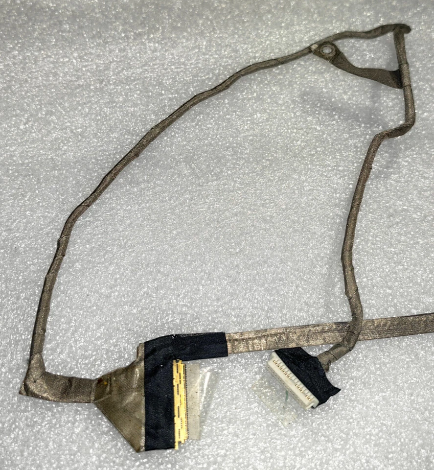 Nappe ecran originale DC020011Z10 pour Toshiba Satellite C660  - Photo 1/2