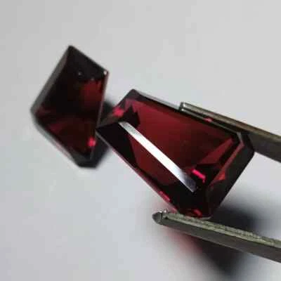 60 Ct Ruby fancy Shape Pair 21.60x18x12.20MM Fantasy Cut Gemstone, Calibrated Lo - Image 1 of 4