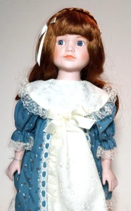 Muñeca de porcelana de 13"" coleccionable MYD Marian Yu Designs y soporte en caja 897/10.000 - Imagen 1 de 16