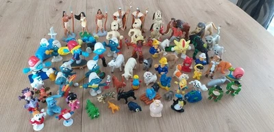 Konvolut 70 Plastik Figuren. U.a. Schlümpfe, Disney Bullyland (Indianer), Loriot - Bild 1 von 4