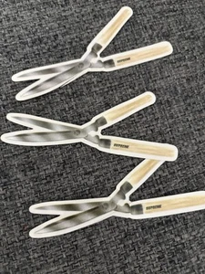 Supreme Shears Sticker 100% Authentic SS19 Season - Picture 1 of 1