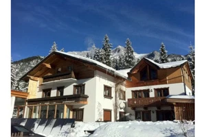 22.2.-1.3.: Skiurlaub Skiferien Winterurlaub + Skipässe, 4 Pers., FeWo, Tirol - Bild 1 von 12