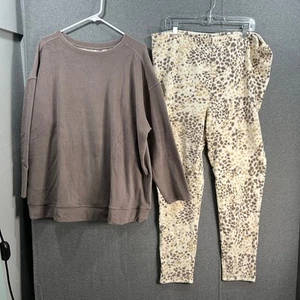 Conjunto de salón top y leggings de lana Zuda de cuello redondo animal crema, talla 1X - Imagen 1 de 12