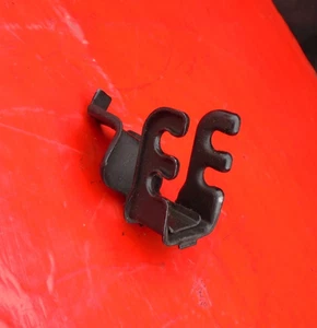 01 02 03 04 05 HONDA CIVIC THROTTLE CABLE STAY BRACKET 1.7L D17A1 AUTOMATIC OEM - Bild 1 von 4