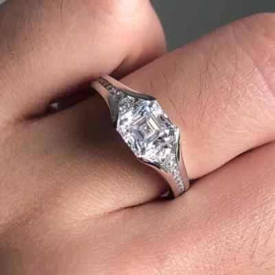 Anillo de boda para mujer de diamantes creados en laboratorio de corte Asscher de 3 quilates enchapado en oro blanco de 14 k Foto 1 de 4