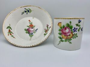 Meissen porcelain cup 18th century - Tasse et soucoupe en porcelaine XVIII