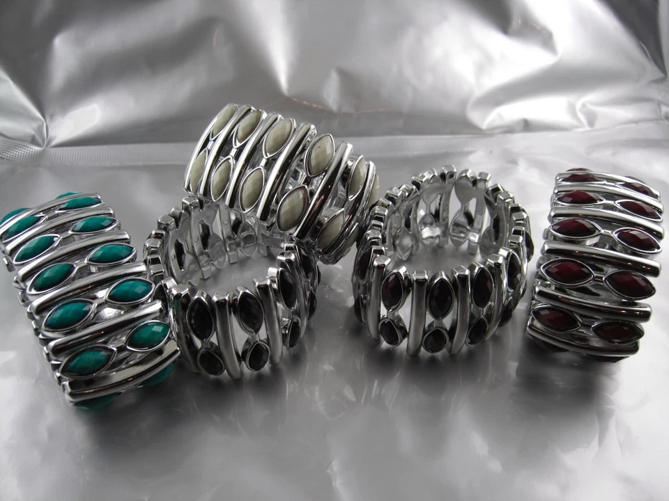 Elastisches Armband mit Stäben und Salinenförmigen Schmucksteinen Farbauswahl - Bild 1 von 1