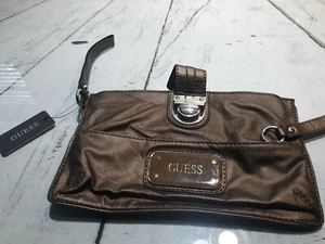 Guess Brook Leder Handtasche Geldbeutel mit Handschlaufe Bronze - Bild 1 von 3