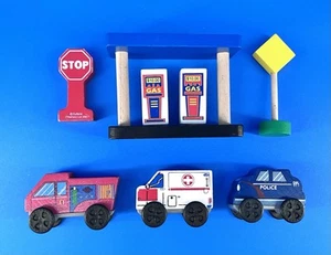 Wooden Railway Accessories Gas Station Pumps Cars Signs Thomas Train & Brio Comp - Picture 1 of 4