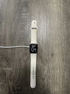 Apple Watch Series 3 - Rose Gold with Sand Sport Band (GPS + Cellular) - Zdjęcie 1 z 4