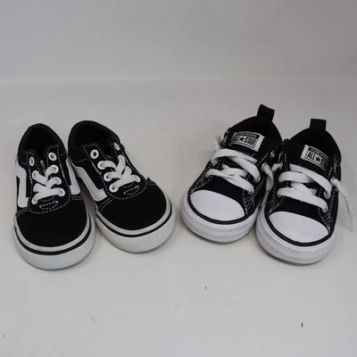 Lote de 2 pares de zapatos Converse negros y Vans negros para niños pequeños 4C Foto 1 de 4