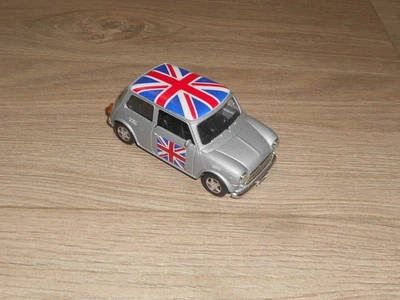 Welly Mini Cooper Union Jack-Silver Version-Model Car - Image 1 of 4