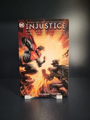 Injustice: Gods Among Us - Year One - The Complete Collection (DC Comics 2016) - Image 1 of 3