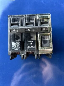Siemens B360 60A 3 poli 240 VAc Interruttore automatico bullone usato - Foto 1 di 5