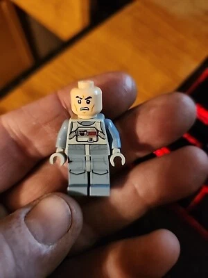 LEGO® AT-AT Driver Minifigure AT-AT vs Tauntaun Microfighters 75298 No Helmet - Image 1 of 4