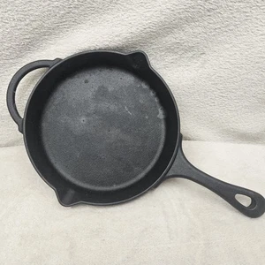 Sartén de hierro fundido de 8" con mango negro Pioneer para mujer presazonada - Imagen 1 de 4