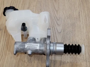 Brake Master Cylinder GM 20819270 - Picture 1 of 4