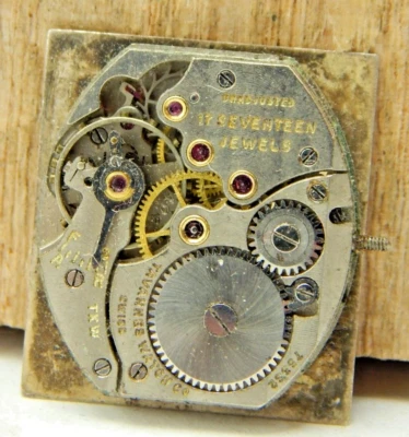 Vintage Tavannes 17 jewel art deco men's wrist watch movement with dial & hands - Image 1 of 4
