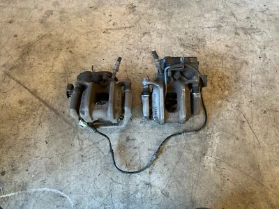 BMW 2011-2016 F10 F12 JUEGO DE PINZAS DE FRENO ELÉCTRICAS TRASERAS IZQUIERDA Y DERECHA OEM 37K Foto 1 de 4