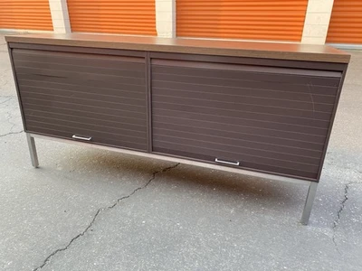 Aparador Steelcase Vintage Mediados de Siglo Moderno Metal Retro Tanker Credenza Foto 1 de 4