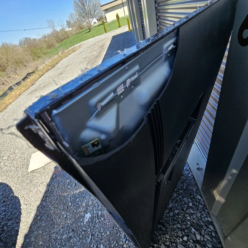 PARTS ONLY , Damaged, Samsung UN70TU7000BXZA  70'' 4K LED Smart TV  - Image 1 of 4