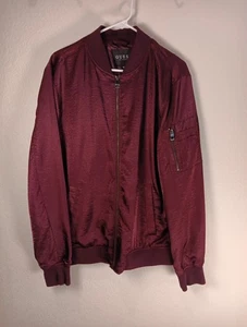 Guess weinrote Satin Reißverschluss Bomberjacke Herren Größe Large - Bild 1 von 5