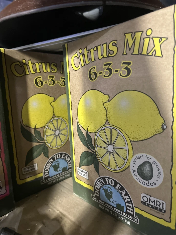 Mezcla de fertilizante orgánico para cítricos Down to Earth (#DTE07863) 6-3-3, 5 lb Foto 1 de 1