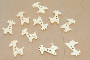 Giraffe wooden 2 hole button set 0f 5 (13714) - Picture 1 of 2