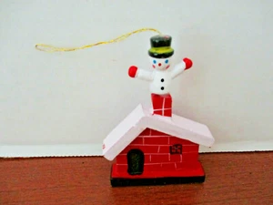 WOOD SNOWMAN on ROOF CHIMNEY CHRISTMAS ORNAMENT - Picture 1 of 2
