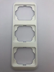 Busch Jaeger alpha nea 1733-24 3 fach Rahmen Studioweiß matt SENKRECHT - NEU - Bild 1 von 1