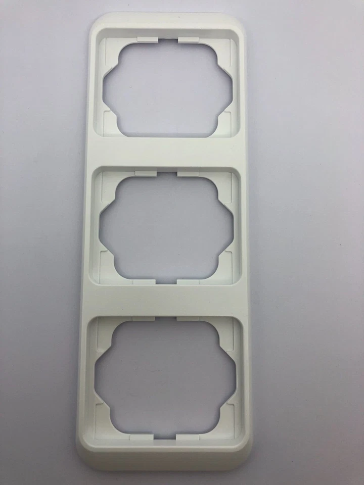 Busch Jaeger alpha nea 1733-24 3 fach Rahmen Studioweiß matt SENKRECHT - NEU - Bild 1 von 1